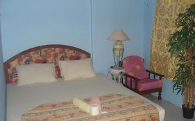 Casavilla Travellers Lodge